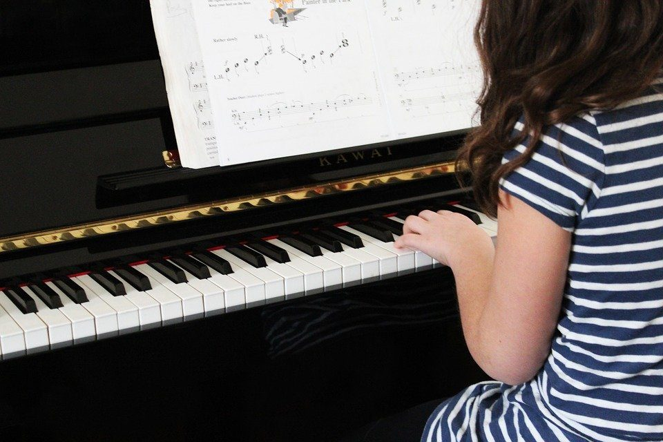 Les pièges à éviter pour apprendre le piano seul